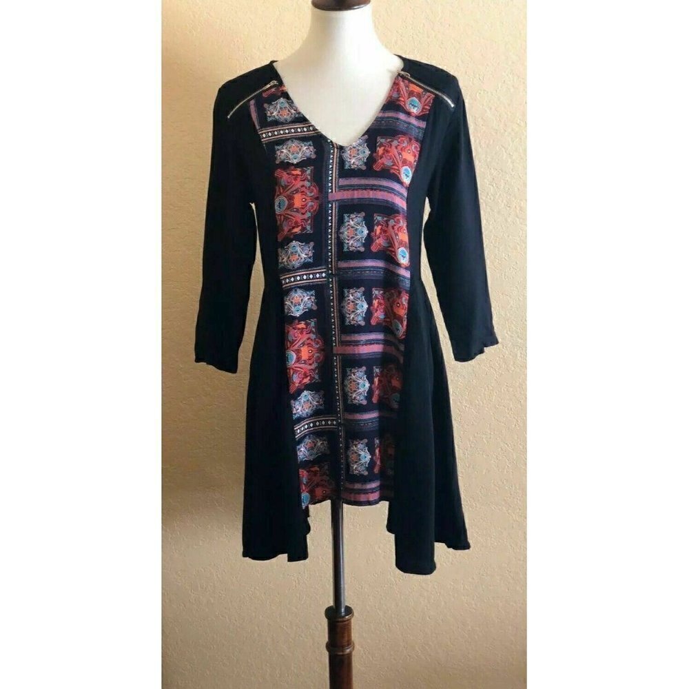 Three of something womens Black V-Neck Geo Shrine Storyteller Dress Size 4 - Picture 4 of 11